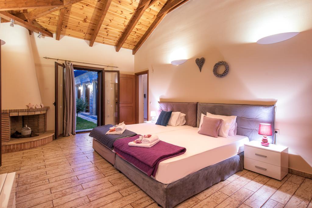 Astarte - Kyveli Luxurious Private Gaitani