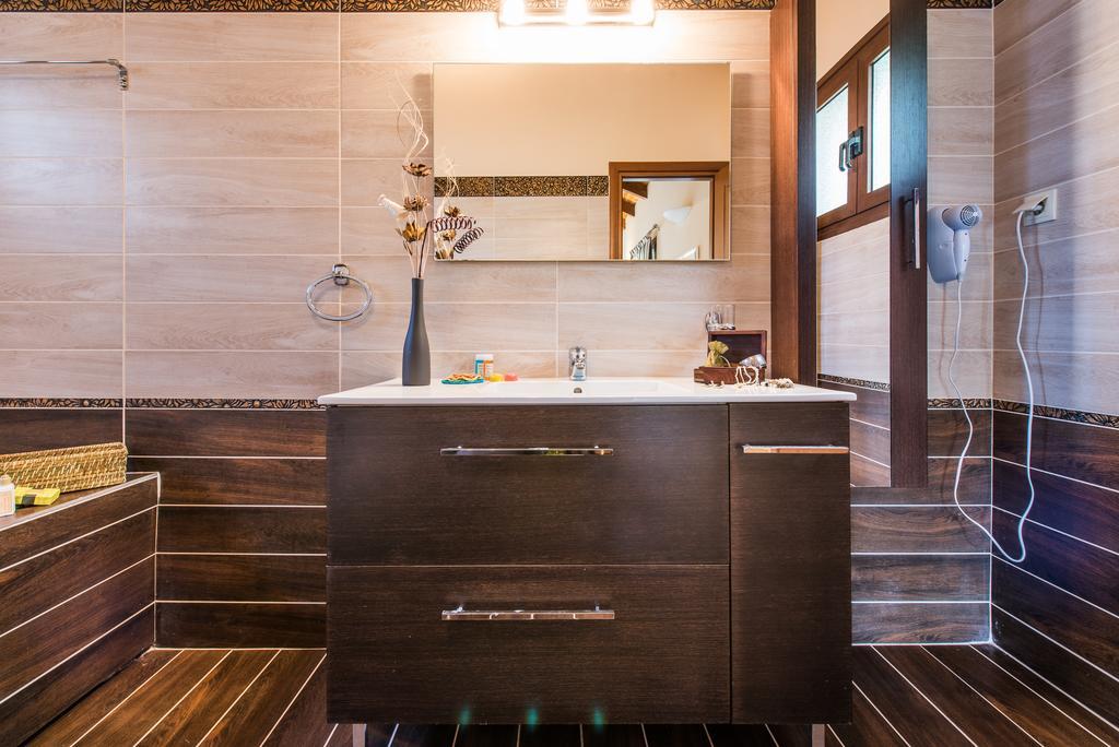 Astarte - Kyveli Luxurious Private Gaitani